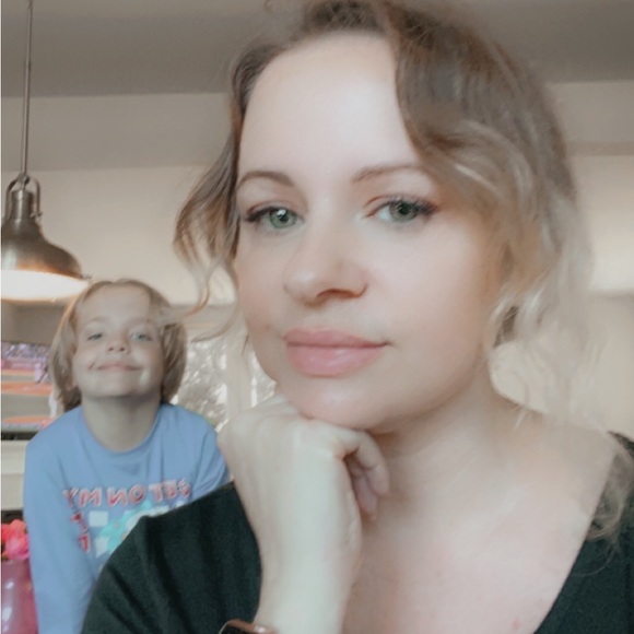 Meet your Posher, Randi - Picture 2 of 3